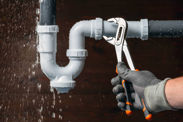Professional Gas Line Repair technician working in Old Appleton, MO
